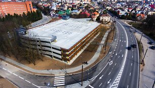 Kauno klinikose atidaryta moderni daugiaauk&scaron;tė  automobilių parkavimo aik&scaron;telė