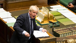 Borisas Johnsonas įstumtas į kampą