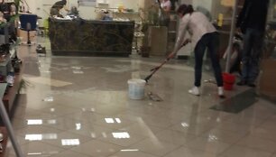 Asociatyvinė iliustracija: užlietos grindys
