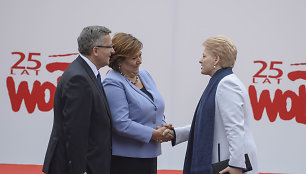 Dalia Grybauskaitė ir Bronislawas Komorowskis su žmona