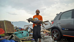 Po žemės drebėjimo Indonezijoje