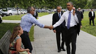 JAV prezidentas Barackas Obama Va&scaron;ingtone sveikinasi su tursitais i&scaron; Izraelio