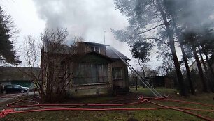 Darbėnų seniūnijoje sudegė gyvenamasis namas