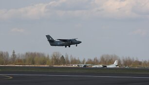 Aviacijos bazėje &Scaron;iauliuose leidžiasi NATO lėktuvas