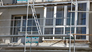 Tel&scaron;iuose renovuojamas daugiabutis