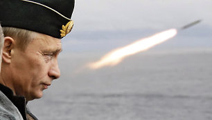 Vladimiras Putinas stebi raketos paleidimą Arktyje