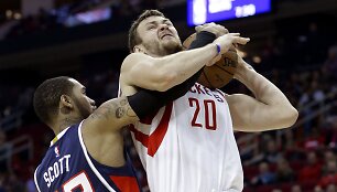 Mike'as Scottas ir Donatas Motiejūnas