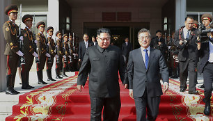 Kim Jong Unas ir Moon Jae-inas