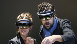 &bdquo;Microsoft Hololens&ldquo; mi&scaron;riosios tikrovės akiniai