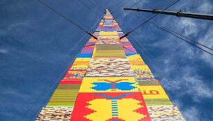 Auk&scaron;čiausias (36 m) LEGO kaladėlių statinys pasaulyje i&scaron;kilo Tel Avive