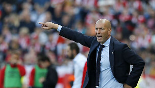 Zinedine'as Zidane'as nepanikuoja, nors jo treniuojamo Madrido &bdquo;Real&ldquo; žaidimas stringa.