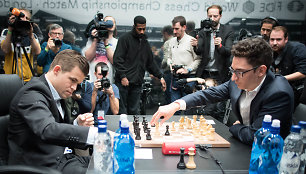 Pirma partija: Magnusas Carlsenas – Fabiano Caruana