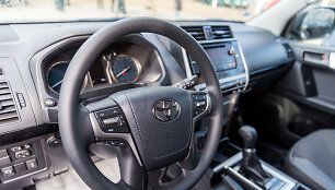 Pasieniečiams perduoti &bdquo;Toyota Land Cruiser&ldquo; visureigiai