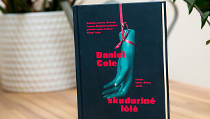 Danielis Koulas &bdquo;Skudurinė lėlė&ldquo;