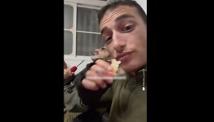 Izraelio karių vaizdo įra&scaron;as su suri&scaron;tais palestiniečiais sukėlė naują skandalą
