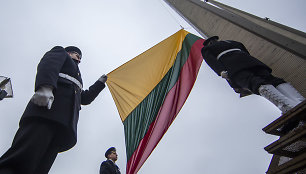 Valstybės vėliavos pakėlimo ceremonija Nepriklausomybės aikštėje