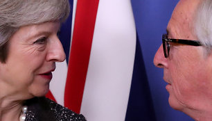 Theresa May ir Jeanas-Claude'as Junckeris