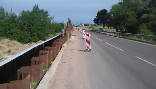 Dotnuvoje strigo pėsčiųjų bei dviračių tako klojimo darbai