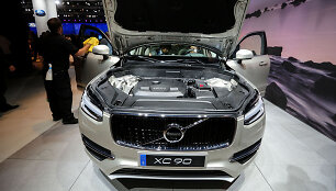 &bdquo;Volvo&ldquo; stendas Paryžiaus automobilių parodoje