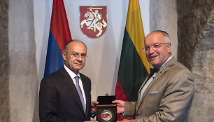 Juozas Olekas susitiko su Armėnijos gynybos ministru Seyranu Ohanyanu