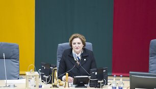 Seimas baigė rudens sesiją, sugiedojo himną ir i&scaron;siskirstė &scaron;vęsti &scaron;venčių.