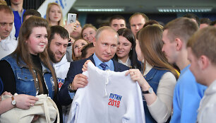 Vladimiras Putinas su jaunaisiais rėmėjais