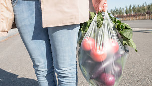 Daržovės plastiko maišelyje