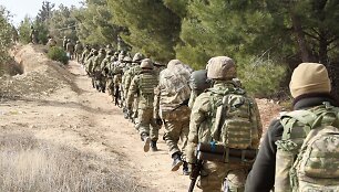 Turkija tęsia puolimą prie&scaron; kurdų kovotojus Sirijoje