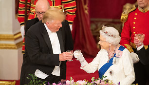 Donaldas Trumpas ir karalienė Elizabeth II