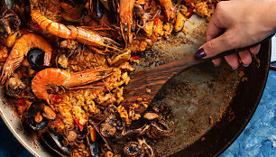 „Paella“ su jūros gėrybėmis ir vištiena