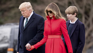 Donaldas Trumpas su žmona Melania ir sūnumi Barronu