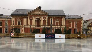 Klaipėdos Teatro aik&scaron;tėje &ndash; ledo čiuožykla