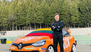 Jonas Karklys startuos „Renault Clio RS“