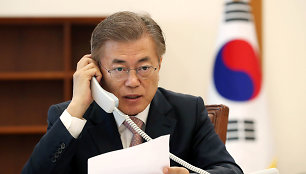 Moon Jae-inas telefonu kalba su Xi Jinpingu