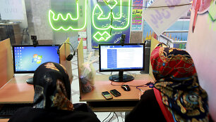 Iranietės naudojasi internetu
