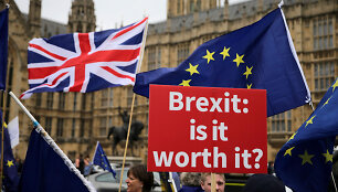 &bdquo;Brexit&ldquo; prie&scaron;ininkai prie Didžiosios Britanijos parlamento