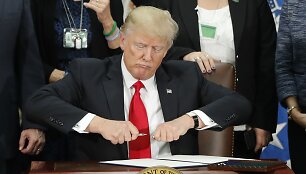Donaldas Trumpas ketina pasira&scaron;yti įsakymą statyti sieną tarp JAV ir Meksikos