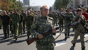 Donecke separatistai Ukrainos nepriklausomybės dieną surengė ukrainiečių belaisvių &bdquo;paradą&ldquo;