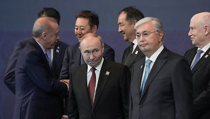 ŠBO susitikimo dalyviai deklaracijoje pabrėžia pasaulinius „tektoninius poslinkius&#34; / Turar Kazangapov / REUTERS