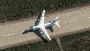 Rusijos krovininis lėktuvas „Antonov AN-124“ Chmeimimo karinėje bazėje Sirijoje