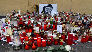 Pagerbiamas nužudytas slovakų žurnalistas Janas Kuciakas ir jo sužadėtinė