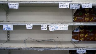 Neapsikentę nepriteklių Venesuelos gyventojai plė&scaron;ia ir niokoja parduotuves