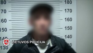 Klaipėdoje sulaikytas peiliu grasinęs ir naktimis moteris apiplė&scaron;inėjęs vyras