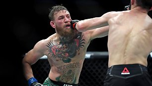 Chabibas Nurmagomedovas UFC svarbiausioje kovoje įveikė Conorą McGregorą.