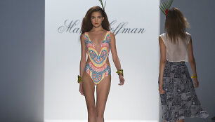 Mara Hoffman kolekcijos modelis