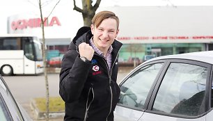 Ignas Gelžinis mokomuoju automobiliu laikė „vairavimo egzaminą“