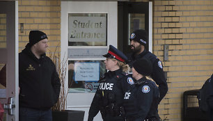 Prestižinėje Toronto katalikų berniukų mokykloje apsilankė policija