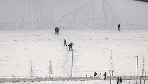 Žmonės ant Neries Vilniuje