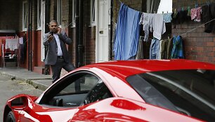 Londono mokyklos i&scaron;leistuvėse abiturientai i&scaron;sinuomoja prabangius automobilius