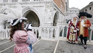 Venecijos karnavalo persirengėliai 